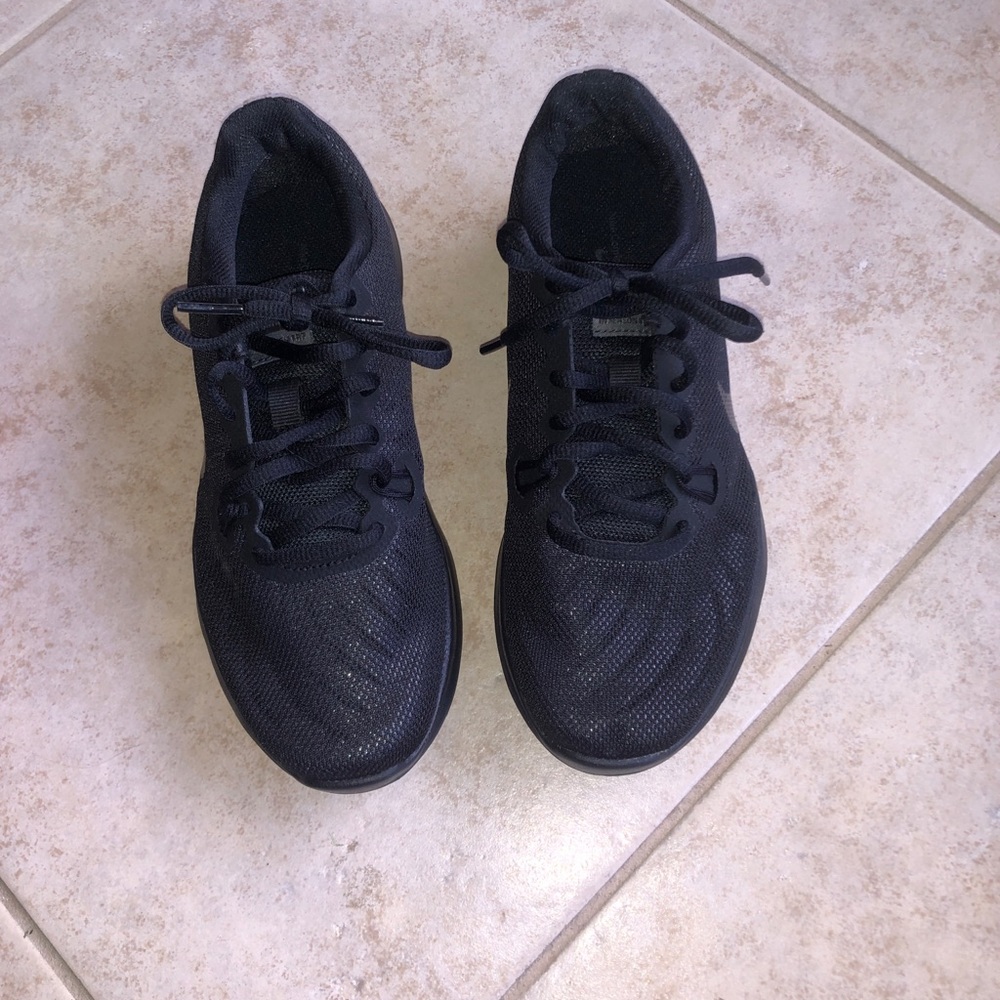 Black Nike’s - Picture 4 of 5